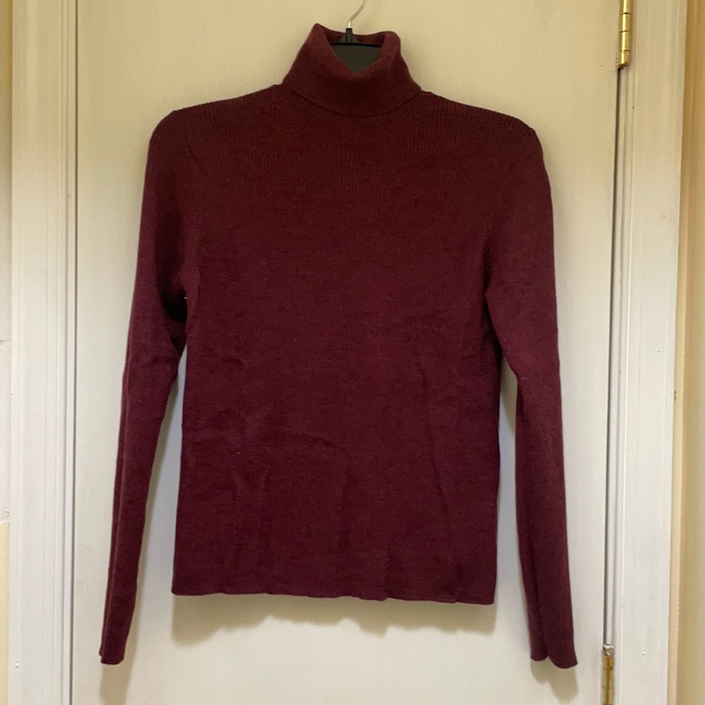 LL Bean maroon 100% Merino wool ribbed turtleneck sweater
